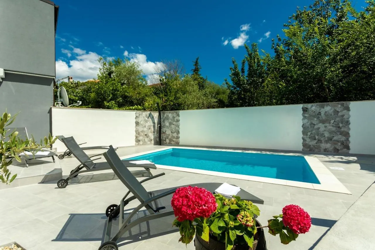 Family Friendly Apartments With A Swimming Pool Soline, Krk - 9715 Dobrinj