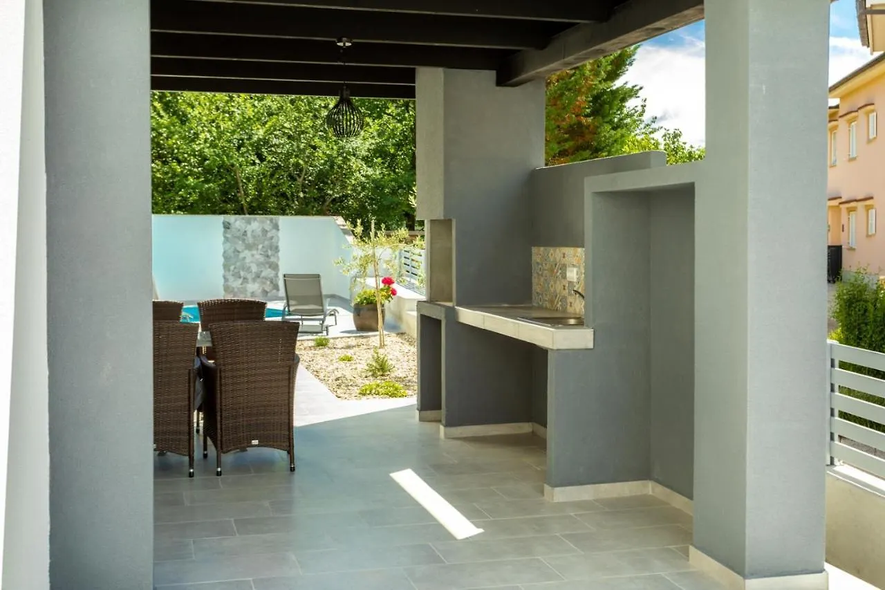 Family Friendly Apartments With A Swimming Pool Soline, Krk - 9715 Dobrinj