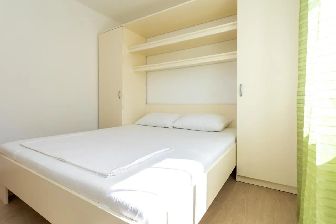Family Friendly Apartments With A Swimming Pool Soline, Krk - 9715 Dobrinj